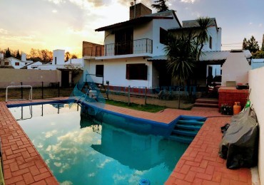 VENTA CASA ZONA VILLA WARCALDE 4 DORM CON PILETA